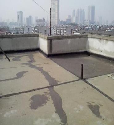新宾漏水维修 楼顶漏水是什么原因，楼顶漏水维修方法是什么?